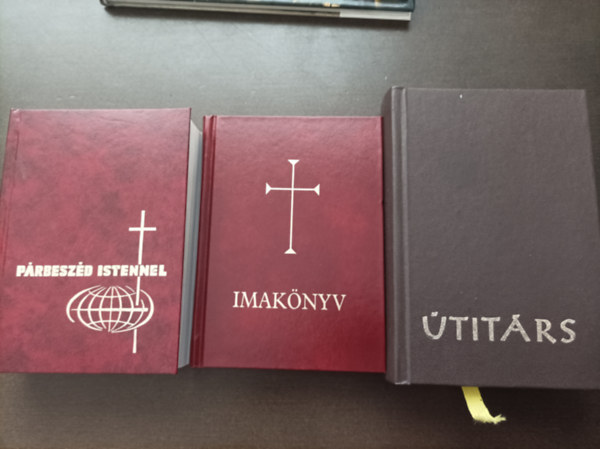 3db vallási könyv: Imakönyv; Párbeszéd Istennel; Útitárs