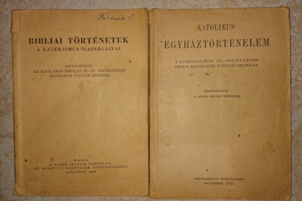 2 db katolikus tank�nyv az 1950-es �vekb�l: Bibliai t�rt�netek, Katolikus egyh�zt�rt�nelem