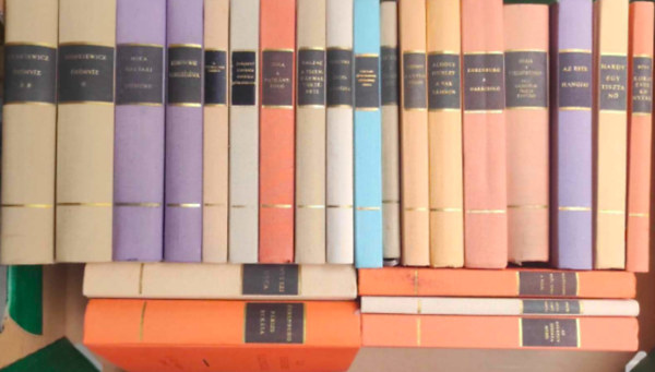 Heinrich B�ll, Ernest Hemingway, �mile Zola, Hawthorne, Vercors, Balzac, Fontane, Maupassant, Leonhard Frank, Anton Csehov, Ilja Ehrenburg, Aldous Huxley, Sienkiewicz, Mika Waltari Thomas Hardy - 22 darab Vil�girodalom Remekei k�nyv: - Az este hangjai modern olasz kisreg�nyek - Egy tiszta n� - Korai �vek kenyere h�rom kisreg�ny - Elbesz�l�sek - A titokzatos idegen n�gy klasszikus angol kisreg�ny - Faragott kopors�k amerikai kisreg