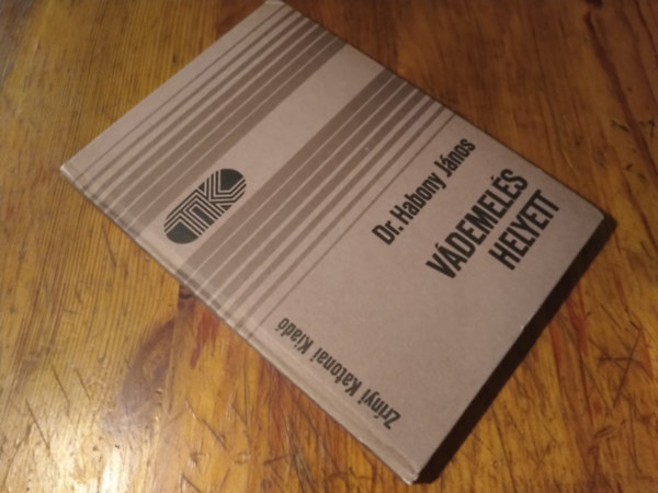 Dr. Habony János - Vádemelés helyett (katonai bűncselekmények-joggyakolat)