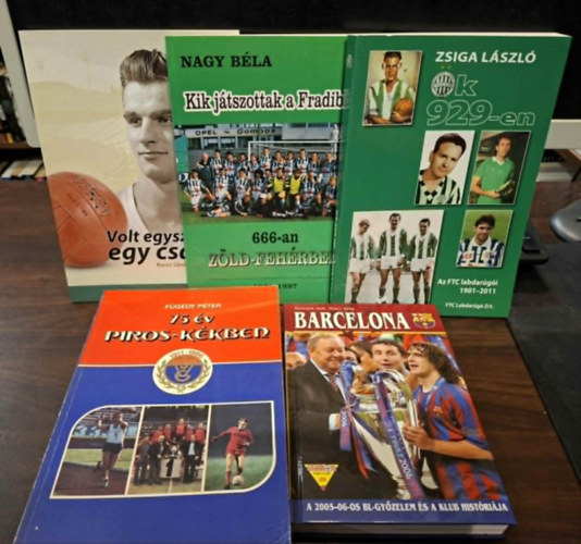 Moncz Attila, Fügedy Péter, Zsiga László, Nagy Béla Kormanik Zsolt - 5 db labdarúgással kapcsolatos kötet, KÖNYVMENTŐ AJÁNLAT: Bacelona, 75 év piros-kékben, Ők 929-en - Az FTC labdarúgói 1901-2011, Volt egyszer egy csatár - Kocsis Sándor emlékkönyv, Kik játszottak a Fradiban?