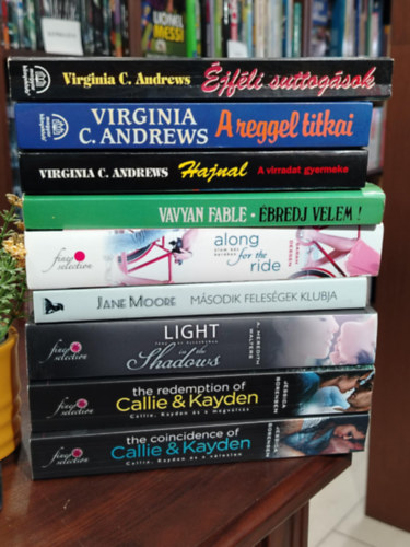 A. Meredith Walters, Sarah Dessen, Vavyan Fable, Virginia C. Andrews Jessica Sorensen - K�NYVMENT� AJ�NLAT, 9 DB. Sz�rakoztat� irodalom. Callie, Kayden �s a v�letlen, Light in the Shadows, The Redemption of Callie & Kayden - Callie, Kayden �s a megv�lt�s, M�sodik feles�gek klubja, �lom k�t ker�ken, �bredj velem!, Hajnal