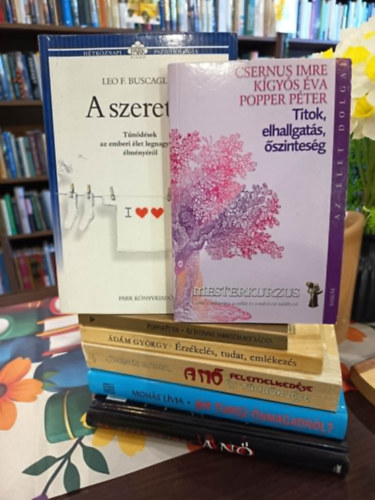 Dr. Csernus Imre - Dr. K�gy�s �va - Dr. Leo F. Buscaglia, �d�m Gy�rgy, Szendi G�bor, Moh�s L�via, Dr. Csernus  Imre Popper P�ter - Pszichol�gia k�nyvcsomag 7 darabos K�NYVMENT� AJ�NLAT: Titok, elhallgat�s, �szintes�g, A szeretet, Az Istennel sakkoz�s kock�zata, �rz�kel�s, tudat, eml�kez�s ..., A n� felemelked�se �s t�nd�kl�se, Mit tudsz �nmagadr�l?, A n�