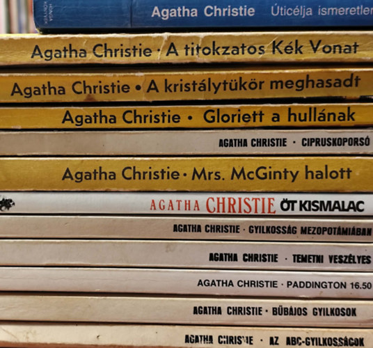 Agatha Christie - 12 db Agatha Christie k�tet