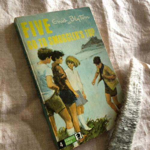 Enid Blyton - Five go to smugglers top