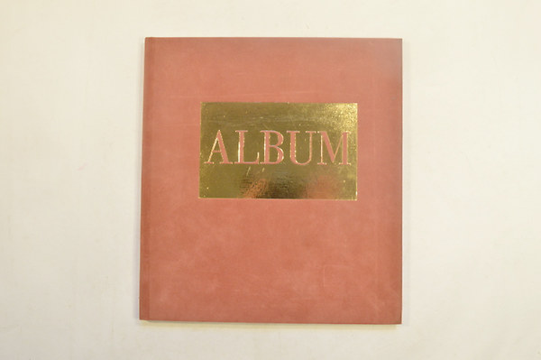 Deim Pl - Album. Deim Pl Kpeslap- Montzsai. Magyar-Angol-Nmet-Francia Nyelven a ksr, ismertet szveg.Szmozott /800. Deim Pl alrsval.