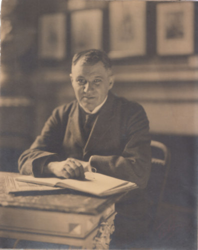 Hevesi Sándor (1873-1939) rendező, műfordító fotója (szignált)