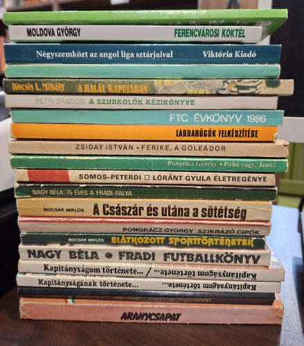 Végh Antal, Moldova György, Dénes Tamás-Mácsik Viktor, Hoppe Pál - Szabó Ferenc, Kocsis L. Mihály, Petri Sándor, Zalka András (Szerk.), Zsiday István, Pongrácz György, Somos István-Peter - 20 db-os sport KÖNYVMENTŐ AJÁNLAT: Miért nem szeretem Varga Zoltánt?, Ferencvárosi koktél, Négyszemközt az angol liga sztárjaival, A Nyíl, A halál kapujában, A szurkolók kézikönyve, FTC évkönyv 1986, Labdarúgók felkészítése, Fe