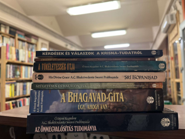 A. C. Bhaktivedanta Swami Prabhupada - 7 db hindu k�nyv
