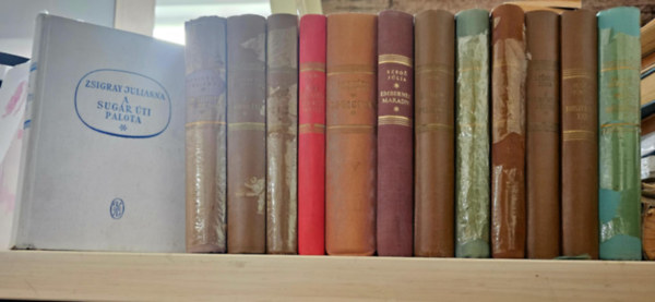 Franz Werfel, B�kay J�nos, Ambr�zy �goston, Szeg� J�lia, Keszi Imre, Sz�kely J�lia, Bar�t Endre, G�l Gy�rgy S.-Somogyi Vilmos Zsigray Julianna - 13db k�tet, K�NYVMENT� AJ�NLAT: A sug�r�ti palota+ Tragikus kering�+ T�kozl� �let+ Verdi+ Egy r�zsasz�l szebben besz�l+ Boh�mek �s pillang�k+ Borosty�n+ Vil�gos pillanat+ Embernek maradni+ A v�gtelen dallam+ Halhatatlan kedves+ Bos