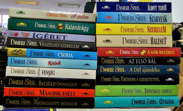 Danielle Steel - 20db Steel k�tet, K�NYVMENT� AJ�NLAT: A szellem+ Kalandv�gy+ �g�ret+ Vesz�lyes szerelem+ Csoda+ N�v�rek+ Fens�g+ Becs�ld �nmagad+ M�sodik es�ly+ Meghallgatott im�ds�gok+ �ldott teher+ Sz�rnyak+ Szerelem+ Baleset+ A k�r bez�rul+ A
