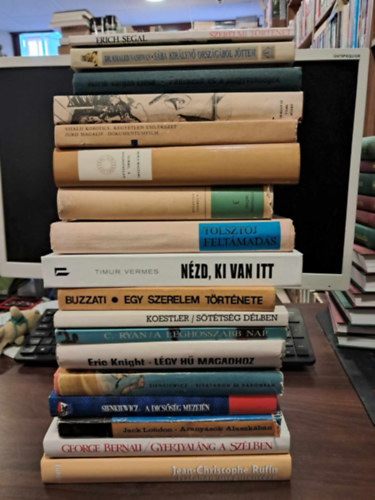 Cornelius Ryan, Arthur Koestler, Eric Knight, Jack London, Sienkiewicz Henryk, Jean-Christophe Rufin, Dino Buzzati, George Bernau, Daniel Defoe, Mario Vargas LLosa, Timur Vermes, Lev Tols Segal Erich - 18 db-os irodalmi knyvcsomag: Szerelmi trtnet, A leghosszabb nap, Sttsg dlben, Lgy h magadhoz, Aranysk Alaszkban,