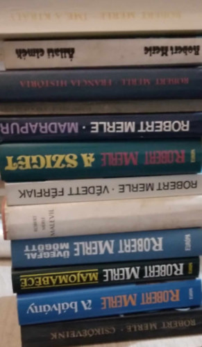 Robert Merle - 12 db Robert Merle könyv: Madrapur, A sziget, Védett férfiak, Malevil, Két nap az élet, A bálvány, Majomábécé, Jó városunk Párizs, Állati elmék, Üvegfal mögött, Íme, a király, Csikóéveink