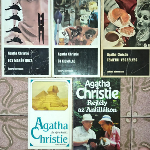 Agatha Christie - (5db) Agatha Christie krimi k�nyvcsomag: �s elj� a hal�l... / Rejt�ly az Antill�kon / Temetni vesz�lyes / �t kismalac / Egy mar�k rozs