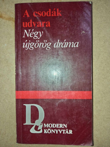 Dinosz Taxiarhisz, Jakovosz Kambanellisz, Jorgosz Szkurtisz, Nikosz Papadimitriu  Alekosz Lidorikisz (szerk.) - A csod�k udvara - N�gy �jg�r�g dr�ma (Gy�k�rtelenek / A csod�k udvara / Szil�nkok / A v�nl�ny sapk�ja)