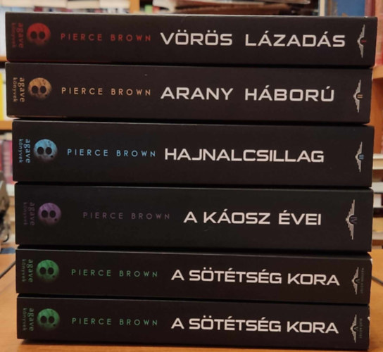 Pierce Brown - 6 db Pierce Brown, Vrs lzads sorozat: Vrs lzads + Arany hbor + Hajnalcsillag + A Kosz vei + A sttsg kora I-II.