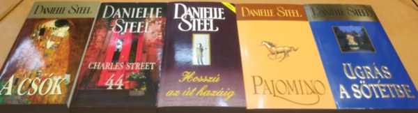 Danielle Steel - 5 db Danielle Steel: A csk + Charles Street 44 + Hossz az t hazig + Palomino + Ugrs a sttbe