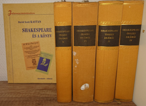 William Shakespeare - William Shakespeare �sszes dr�m�i (I-IV.) egy kiv�l� r�la sz�ll� aj�nd�k�tettel - Shakespeare �s a k�nyv