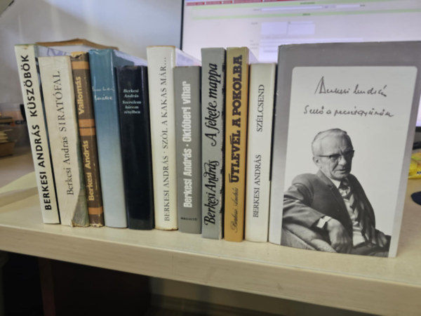 Berkesi Andr�s - 11db Berkesi k�tet, K�NYVMENT� AJ�NLAT: K�sz�b�k+ Sirat�fal+ Vallom�s+ Bar�tok+ Szerelem h�rom t�telben+ Sz�l a kakas m�r+ Okt�beri vihar+ A fekete mappa+ �tlev�l a pokolba+ Sz�lcsend+ Sell� a pecs�tgy�r�n