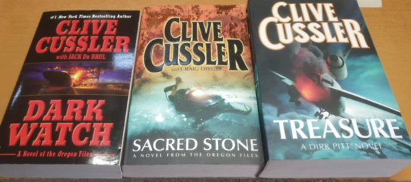 Jack Du Brul Clive Cussler - 3 db Clive Cussler, angol nyelv: Dark Watch + Sacred Stone + Treasure