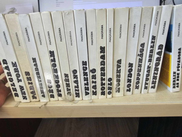 18 darab Panorma KNYVMENT AJNLAT (Belgrd, New York, Prizs, Amszterdem, Bcs, Stockholm, Athn, Miln, Velence, Kair, Rotterdam, Oslo, Moszkva, London, Koppenhga, Nyugat-Berlin, Berlin NDK, Leningrd