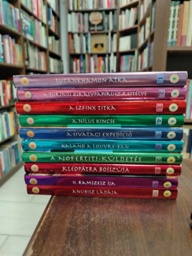 Maria Maneru - Mindentudók klubja sorozat 1-10. Tutankhamon átka+A torinói királypapirusz rejtélye+A szfinx titka+A Nílus kincse+A sivatagi expedíció
