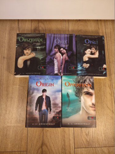 Jennifer L. Armentrout - Luxen sorozat 1-5. (Obszidin, nix, Opl, Origin, Opposition)