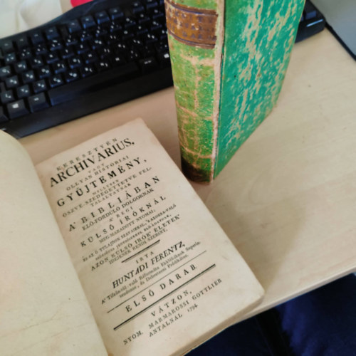 Hunyadi Ferentz Hunyadi Ferencz - Keresztyn archivarius I-II. ktet, vagy ollyan historiai gyjtemny, mellyben szve-szedegettetve feltalltatnak a Bibliban el-fordl dolgoknak a rgi kls rknl meg-maradott nyomai