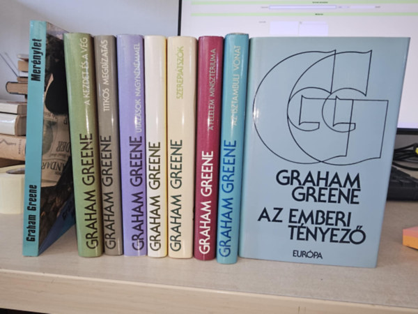Graham Greene - 9db Graham Greene, KÖNYVMENTŐ AJÁNLAT: Az emberi tényező+ Merénylet+ A kezdet és a vég+ Titkos megbízatás+ Utazások nagynénémmel+ Havannai emberünk+ Szerepjátszók+ A félelem misztériuma+ Az isztambuli vonat