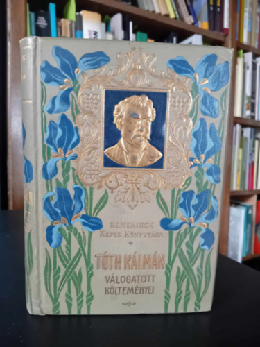 Szerz� T�th K�lm�n Szerkeszt� Rad� Antal Endr�di S�ndor - T�th K�lm�n v�logatott k�ltem�nyei     - Aranyozott, sz�nezett kiad�i eg�sz v�szonk�t�s, Magyar m�v�szek fekete-feh�r rajzaival illusztr�lt. Hetedik kiad�s. Saj�t k�ppel.