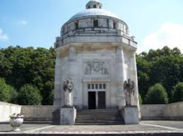 Krasznahorkaváralja - Az Andrássy-mauzóleum