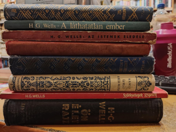 H. G. Wells - 8 db H. G. Wells: A halhatatlan tz; A lthatatlan ember; Az istenek eledele; Csodlatos trtnetek; Emberek a Holdban; nletrajz; Szrnyetegek szigetn; j vilg a rgi helyn