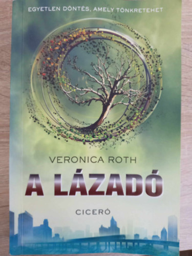 Veronica Roth, Rudolf Anna (szerk.), Logos (ford.) - A l�zad� - Egyetlen d�nt�s, amely t�nkretehet (Insurgent: Divergent tril�gia 2. k�tet)