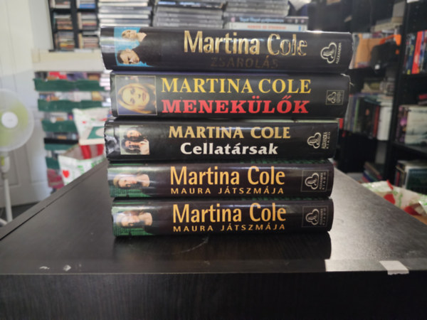Martina Cole - Menek�l�k, zsarol�s, cellat�rsak, Maura j�tszm�ja 2 db -  �sszesen 5 k�tet