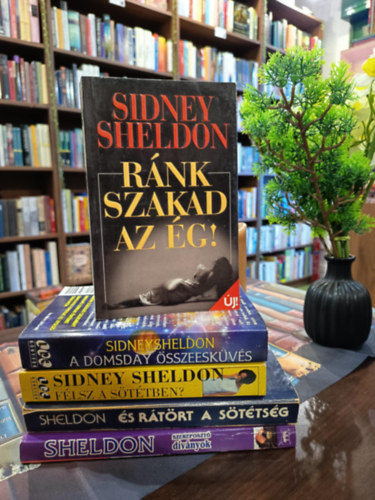 Sidney Sheldon - Sidney Sheldon k�nyvcsomag 5 darabos K�NYVMENT� AJ�NLAT: R�nk szakad az �g!, A Domsday �sszeesk�v�s, F�lsz a s�t�tben?, ...�s r�t�rt a s�t�ts�g, Szereposzt� d�v�nyok