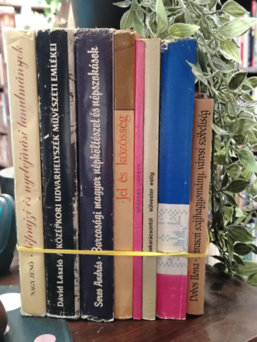 Nagy Jen� D�vid L�szl� Seres Andr�s Gunda B�la Szab� Csaba Ha�z S�ndor Dobos Ilona. - K�NYVMENT� AJ�NLAT, 8 DB. N�prajz. N�prajzi �s nyelvj�r�si tanulm�nyok, A k�z�pkori Udvarhelysz�k m�v�szeti eml�kei, Barcas�gi magyar n�pk�lt�szet �s n�pszok�sok, Jel �s k�z�ss�g, N�pzeneismeret, Kiskar�csonyt�l s�lveste