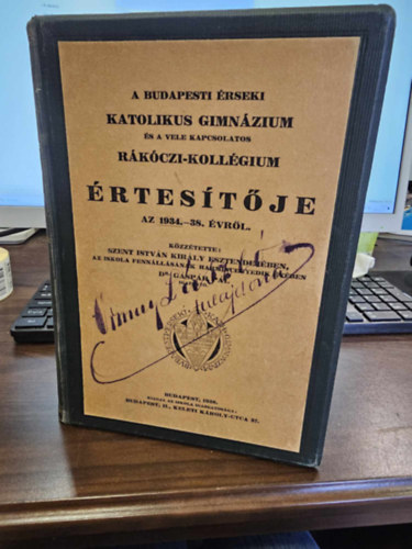 A Budapesti �rseki Katolikus Gimn�zium �s a R�k�czi Koll�gium �rtes�t�je 1934-1935 + Az �rseki Katolikus Re�lgimn�ziummal kapcsolatos R�k�czi Koll�gium �rtes�t�je 1934-1935, 1935-1936, 1937-1938