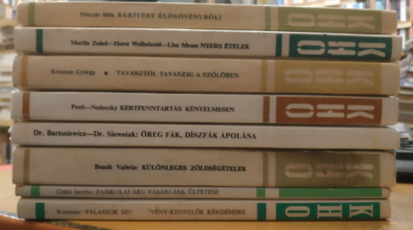 Pesti Lszl - Nedeczky Jnos, Kriszten Gyrgy, Martin Zobel, Komiszr Lajos, Czka Sarolta, Bozsik Valria, Dr. Marek Siewniak, Mczr Bla - 8 db KHO: reg fk, dszfk polsa; Klnleges zldsgtelek; Faiskolai ru vsrlsa, ltetse; Vlaszok szobanvny-kedvelk krdseire; Nyers telek; Tavasztl tavaszig a szlben; Kertfenntarts knyelmesen; Kert