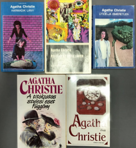 Agatha Christie - (5db) Agatha Christie krimi k�nyvcsomag: Harmadik l�ny / Rejt�ly az Antill�kon / �tic�lja ismeretlen / A titokzatos stylesi eset - F�gg�ny (Poirot utols� esete) / �r�k