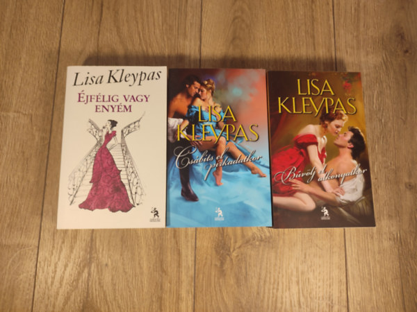 Lisa Kleypas - Hathawayek sorozat 1-3. (Éjfélig vagy enyém, Csábíts el pirkadatkor, Bűvölj el alkonyatkor)