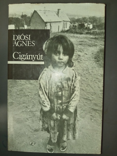 Kiss Marianne Diósi Ágnes (szerk.), Horváth Dávid (fotó) - Cigányút - Magyarország felfedezése (Kultúra és mentalitás cigány közösségekben / "Szeret az én Istenem" / Cigány zenészek? Zenész cigányok? / Vándormunkások - vendégmunkások / Ahol az utak véget érnek / Cigány iskola / Szociá