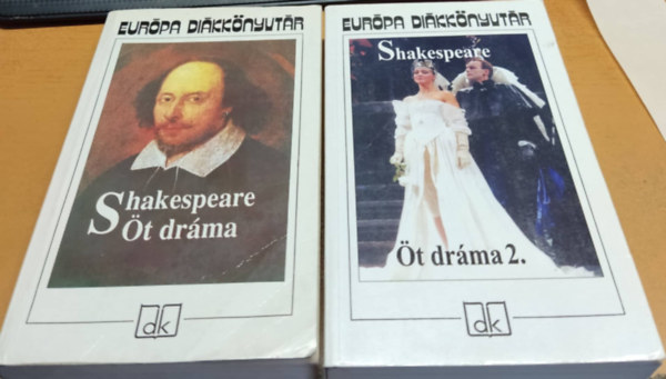 William Shakespeare - Shakespeare �t dr�ma 1-2. (Romeo �s J�lia / Julius Caesar / Hamlet, Szentiv�n�ji �lom / V�zkereszt, vagy amit akartok / III. Rich�rd / Ahogy tetszik / Othello, a velencei m�r / Lear kir�ly / Vihar)