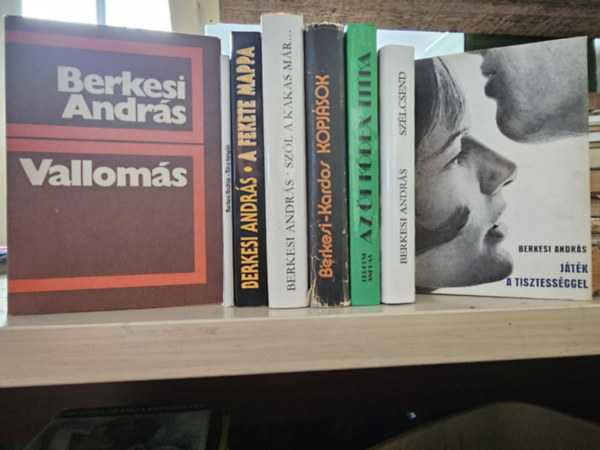 Berkesi Andr�s - 8db Berkesi k�tet, K�NYVMENT� AJ�NLAT: Vallom�s+ T�z a tany�n+ A fekete mappa+ Sz�l a kakas m�r+ Kopj�sok+ Az �t k�dex titka+ Sz�lcsend+ J�t�k a tisztess�ggel