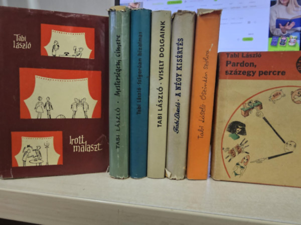 TAbi L�szl� - 7db Tabi L�szl� k�tet, K�NYVMENT� AJ�NLAT: �rott malaszt+ Mesters�gem c�mere+ Szigor�an bizalmas+ Viselt dolgaink+ A n�gy kis�rt�s+ �szint�n sz�lva+ Pardon, sz�zegy perc