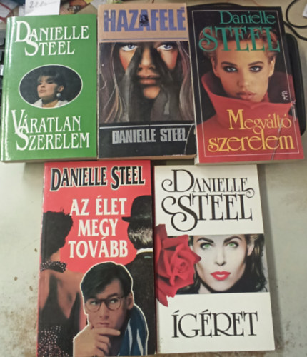 Danielle Steel - 5 db Danielle Steel kötet: Váratlan szerelem - Hazafelé - Megváltó szerelem - Az élet megy tovább - Ígéret