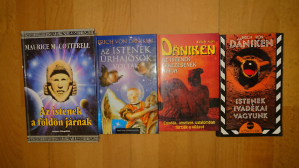 Maurice Cotterell Erich von Däniken - 3 könyv Erich von Dänikentől + 1 ajándékba: Istenek ivadékai vagyunk, Az istenek érkezésének napja, Az istenek űrhajósok voltak + Az istenek a Földön jártak