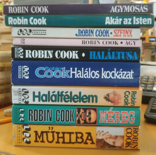 Robin Cook - 9 db Robin Cook: Agymosás; Akáz az Isten; Szfinx; Agy; Haláltusa; Halálos kockázat; Halálfélelem; Méreg; Műhiba