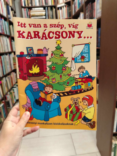 ITT VAN A SZÉP, VÍG KARÁCSONY