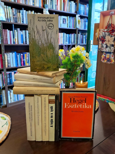 D�moszthen�sz, Francois Jacob, Immanuel Kant, Friedrich Nietzsche, Benedetto Croce, Soeren Kierkegaard, Isaac Newton, Montesquieu, Ludwig Feuerbach G. W. F. Hegel - Filoz�fia k�nyvcsomag 11 darabos K�NYVMENT� AJ�NLAT: Eszt�tika (R�vid�tett kiad�s), A h�tlen k�vets�g-A koszor�, A toj�s �s a ty�k, A vall�s a puszta �sz hat�rain bel�l, Nietzsche v�logatott �r�sai, A szellem filoz�fi�ja, Moz