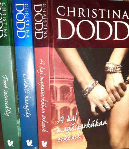 Christina Dodd - Szerencsevad�szok I-III. (A baj magassark�ban �rkezik + Cs�b�t� hazugs�g + Forr� szenved�ly)